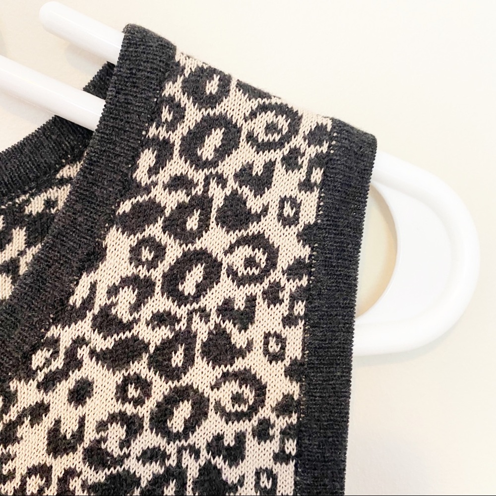 Nygard Collection - Knit Cheetah Print Sleeveless Top - Picture 2 of 16